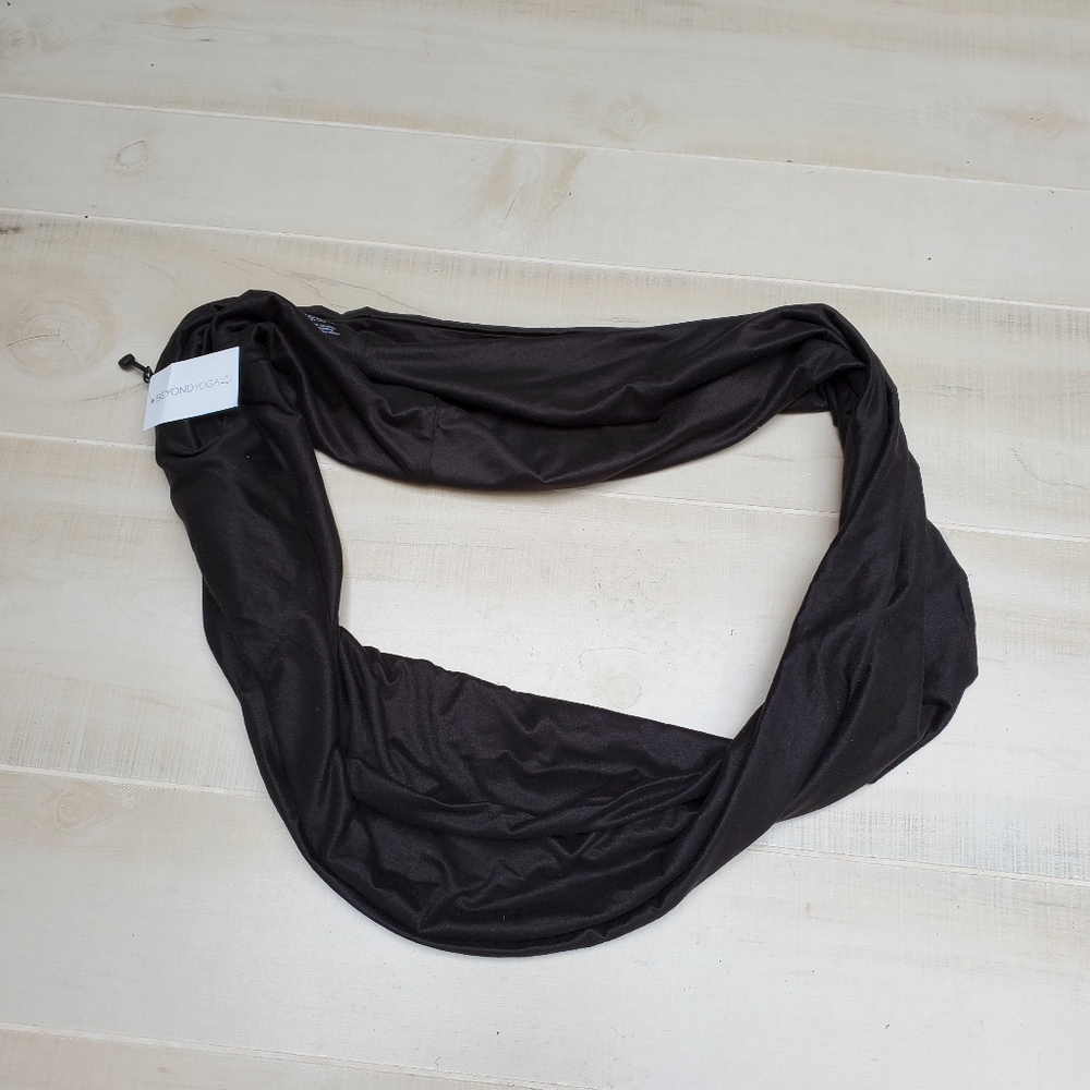 NWT BEYOND YOGA pocket infinity scarf